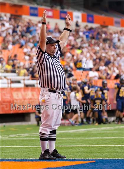 Thumbnail 2 in Pulaski vs. Altmar-Parish-Williamstown (Syracuse Kickoff Classic) photogallery.