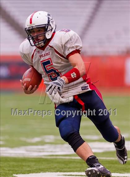 Thumbnail 1 in Pulaski vs. Altmar-Parish-Williamstown (Syracuse Kickoff Classic) photogallery.