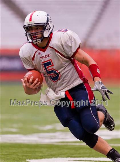 Thumbnail 2 in Pulaski vs. Altmar-Parish-Williamstown (Syracuse Kickoff Classic) photogallery.
