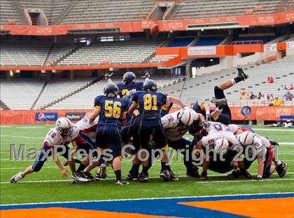 Thumbnail 1 in Pulaski vs. Altmar-Parish-Williamstown (Syracuse Kickoff Classic) photogallery.