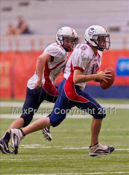 Thumbnail 1 in Pulaski vs. Altmar-Parish-Williamstown (Syracuse Kickoff Classic) photogallery.