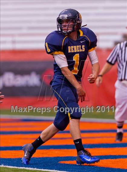 Thumbnail 2 in Pulaski vs. Altmar-Parish-Williamstown (Syracuse Kickoff Classic) photogallery.