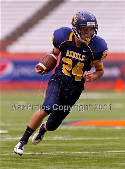Thumbnail 3 in Pulaski vs. Altmar-Parish-Williamstown (Syracuse Kickoff Classic) photogallery.