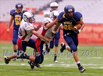 Thumbnail 1 in Pulaski vs. Altmar-Parish-Williamstown (Syracuse Kickoff Classic) photogallery.