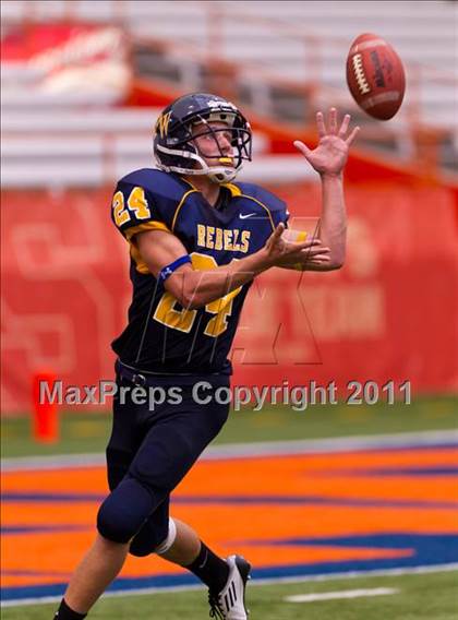Thumbnail 2 in Pulaski vs. Altmar-Parish-Williamstown (Syracuse Kickoff Classic) photogallery.