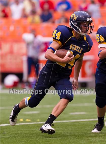 Thumbnail 3 in Pulaski vs. Altmar-Parish-Williamstown (Syracuse Kickoff Classic) photogallery.
