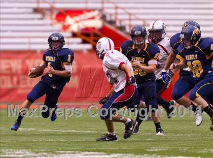 Thumbnail 2 in Pulaski vs. Altmar-Parish-Williamstown (Syracuse Kickoff Classic) photogallery.
