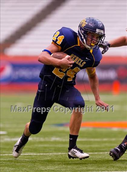 Thumbnail 2 in Pulaski vs. Altmar-Parish-Williamstown (Syracuse Kickoff Classic) photogallery.