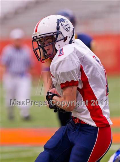 Thumbnail 3 in Pulaski vs. Altmar-Parish-Williamstown (Syracuse Kickoff Classic) photogallery.