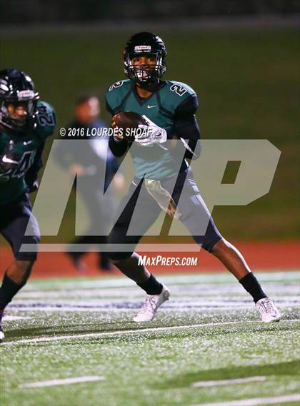 Thumbnail 1 in Temple vs. Pflugerville Connally (UIL 5A Area Playoff) photogallery.