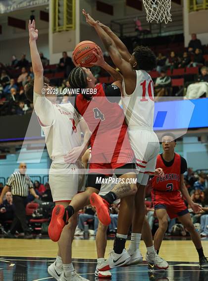 Thumbnail 3 in Tappan Zee vs. Peekskill (NYSPHSAA Section 1 Class AA Final) photogallery.