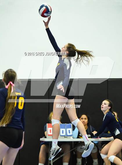 Thumbnail 2 in Menlo-Atherton vs. Gregori (Tiger Cup Invitational) photogallery.