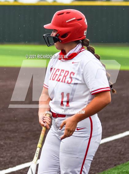 Thumbnail 2 in Katy vs Clear Springs (UIL 6A Regional Semifinal Playoff) photogallery.