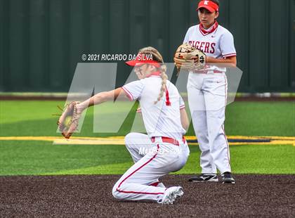 Thumbnail 2 in Katy vs Clear Springs (UIL 6A Regional Semifinal Playoff) photogallery.