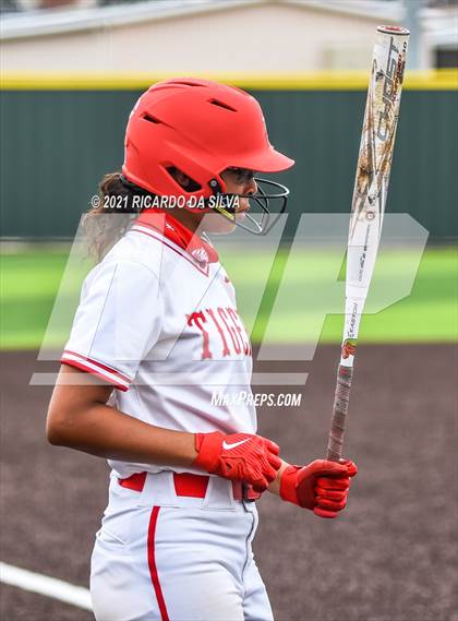 Thumbnail 3 in Katy vs Clear Springs (UIL 6A Regional Semifinal Playoff) photogallery.