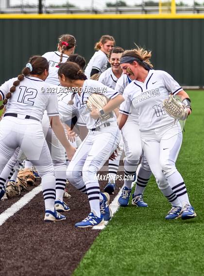 Thumbnail 2 in Katy vs Clear Springs (UIL 6A Regional Semifinal Playoff) photogallery.