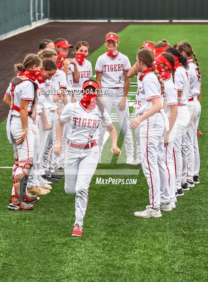 Thumbnail 3 in Katy vs Clear Springs (UIL 6A Regional Semifinal Playoff) photogallery.