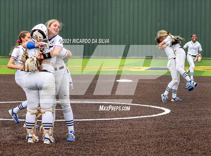 Thumbnail 1 in Katy vs Clear Springs (UIL 6A Regional Semifinal Playoff) photogallery.