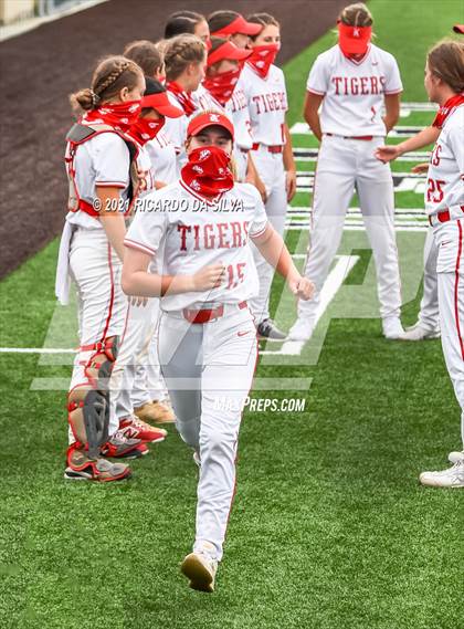 Thumbnail 2 in Katy vs Clear Springs (UIL 6A Regional Semifinal Playoff) photogallery.