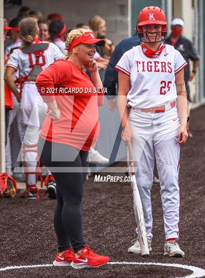 Thumbnail 2 in Katy vs Clear Springs (UIL 6A Regional Semifinal Playoff) photogallery.