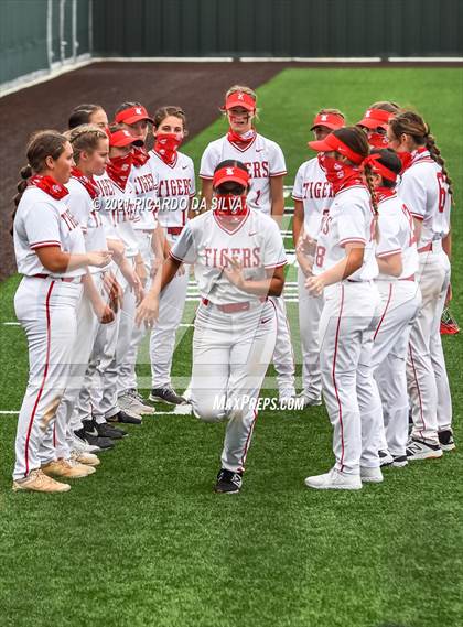 Thumbnail 3 in Katy vs Clear Springs (UIL 6A Regional Semifinal Playoff) photogallery.