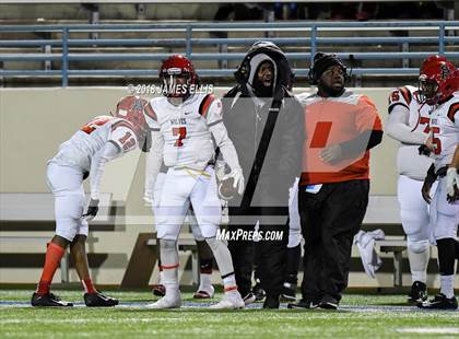 Thumbnail 3 in San Augustine vs. Mason (UIL 2A Semifinal) photogallery.