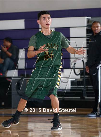 Thumbnail 1 in Eisenhower vs. Sacramento (St. Hope Elite Classic) photogallery.