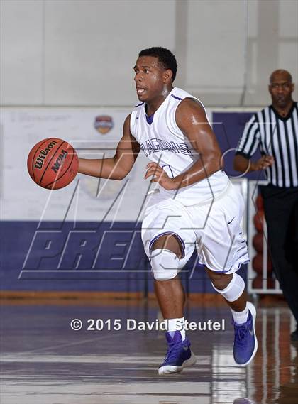 Thumbnail 3 in Eisenhower vs. Sacramento (St. Hope Elite Classic) photogallery.