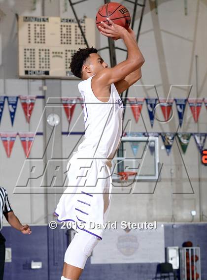 Thumbnail 3 in Eisenhower vs. Sacramento (St. Hope Elite Classic) photogallery.