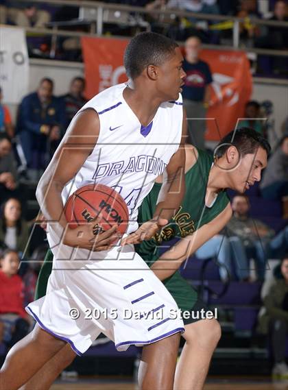 Thumbnail 2 in Eisenhower vs. Sacramento (St. Hope Elite Classic) photogallery.