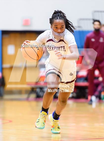 Thumbnail 1 in Seaforth vs South Iredell (North Iredell Holiday Classic) photogallery.