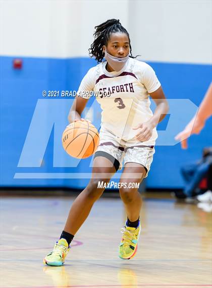 Thumbnail 1 in Seaforth vs South Iredell (North Iredell Holiday Classic) photogallery.