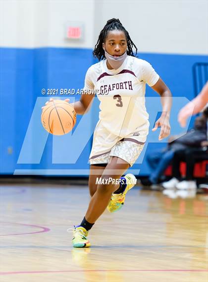 Thumbnail 2 in Seaforth vs South Iredell (North Iredell Holiday Classic) photogallery.