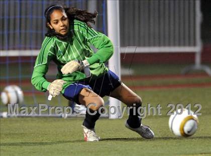 Thumbnail 3 in Marymount vs. Oaks Christian (CIF SoCal Regional D3 Final) photogallery.