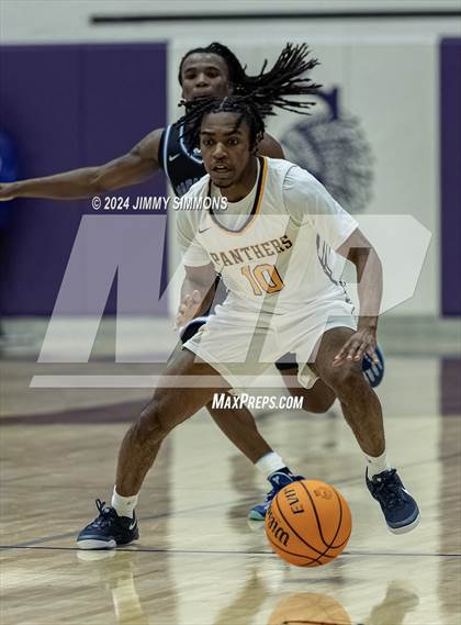 Thumbnail 3 in O'Fallon vs. MacArthur (Prairie Farms Holiday Classic) photogallery.