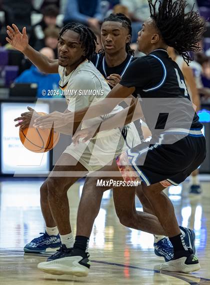 Thumbnail 2 in O'Fallon vs. MacArthur (Prairie Farms Holiday Classic) photogallery.