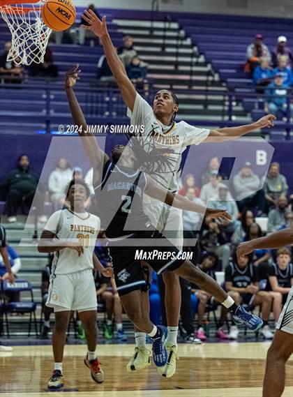 Thumbnail 3 in O'Fallon vs. MacArthur (Prairie Farms Holiday Classic) photogallery.