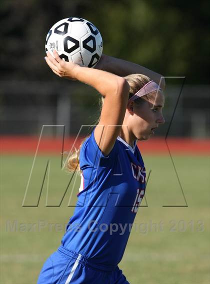 Thumbnail 3 in Coginchaug Regional @ East Hampton photogallery.