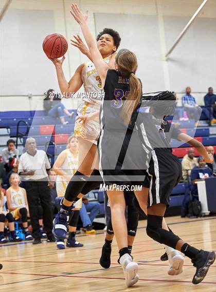 Thumbnail 2 in North Raleigh Christian Academy vs. Holly Springs (Jordan Falcons MLK Classic) photogallery.