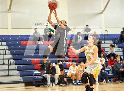 Thumbnail 2 in North Raleigh Christian Academy vs. Holly Springs (Jordan Falcons MLK Classic) photogallery.
