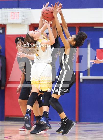 Thumbnail 3 in North Raleigh Christian Academy vs. Holly Springs (Jordan Falcons MLK Classic) photogallery.