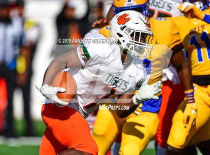 Thumbnail 3 in Jones vs. Northwestern (FHSAA 5A State Final)  photogallery.