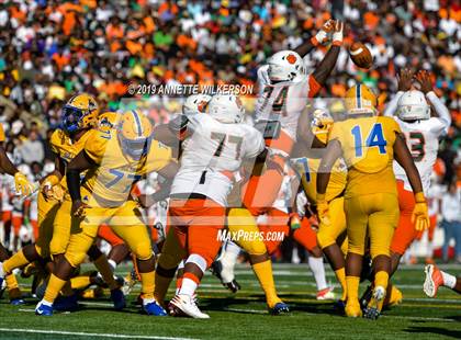 Thumbnail 3 in Jones vs. Northwestern (FHSAA 5A State Final)  photogallery.