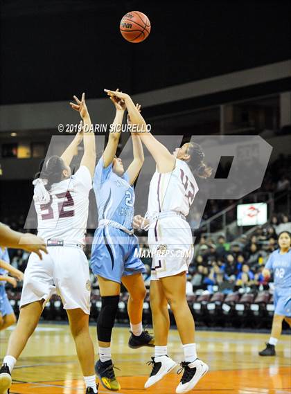 Thumbnail 2 in Window Rock vs. Winslow (AIA 3A Quaterfinal) photogallery.