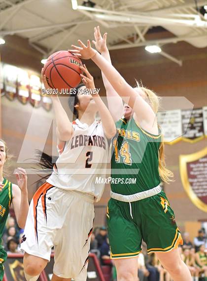 Thumbnail 1 in Eureka vs Wells (NIAA 1A Southern/Eastern Final) photogallery.