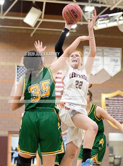 Thumbnail 3 in Eureka vs Wells (NIAA 1A Southern/Eastern Final) photogallery.
