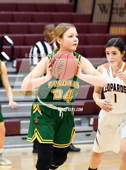 Thumbnail 1 in Eureka vs Wells (NIAA 1A Southern/Eastern Final) photogallery.