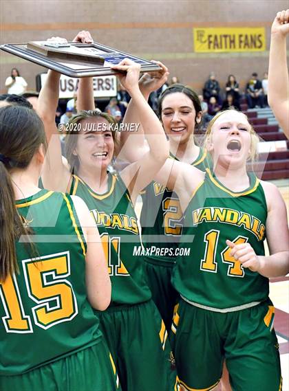 Thumbnail 2 in Eureka vs Wells (NIAA 1A Southern/Eastern Final) photogallery.