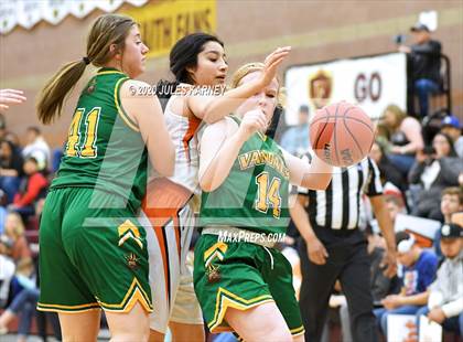 Thumbnail 3 in Eureka vs Wells (NIAA 1A Southern/Eastern Final) photogallery.