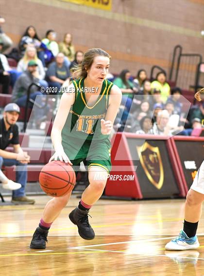 Thumbnail 1 in Eureka vs Wells (NIAA 1A Southern/Eastern Final) photogallery.